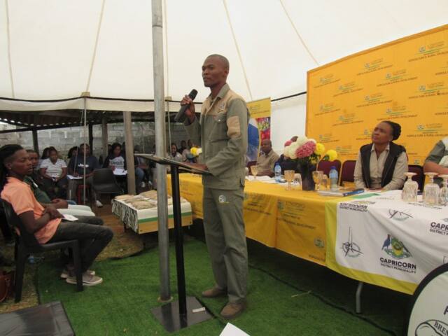 Prof Tyasi addressing farmers during farmers day